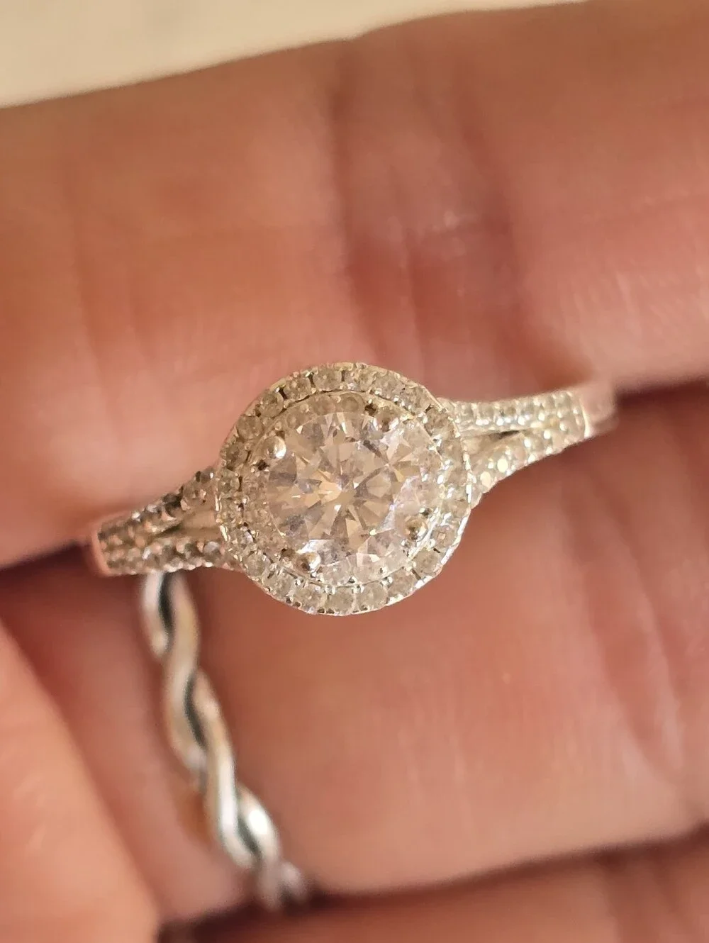 Classic sparkling CZ diamond oval halo split shank 925 sterling silver adjustabl